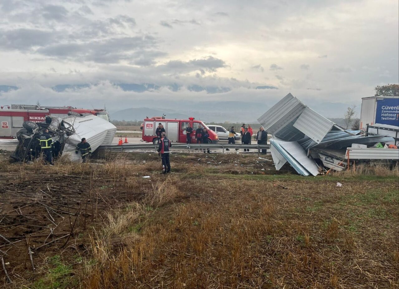 Tokat'ın Niksar ilçesinde meydana gelen trafik kazasında, O.T. (21) idaresindeki