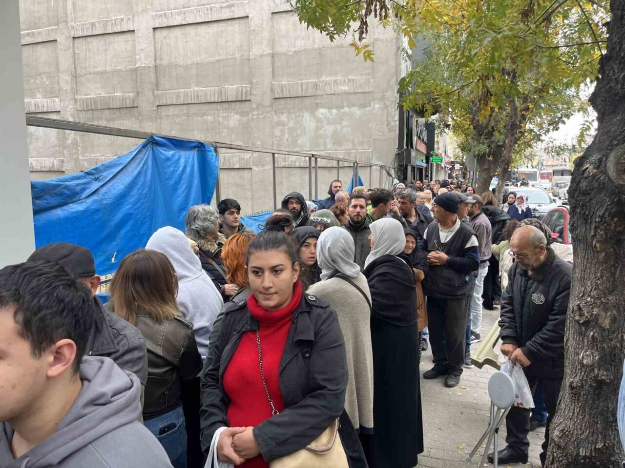 Eskişehir’de 'Yüzyılın Konut Projesi'ne başvurular başladı ve sabah erken saatlerden