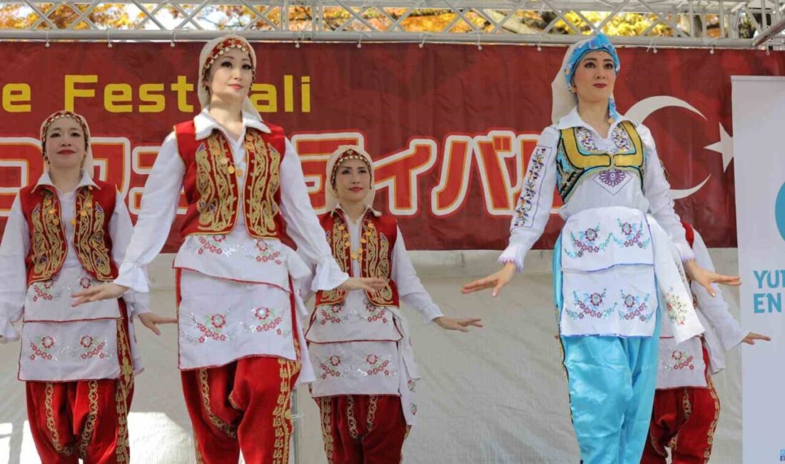 Tokyo’da Türkiye Festivali Renkli Gösterilere Ev Sahipliği Yaptı Tokyo'da düzenlenen Türkiye Festivali, Japonların Türk kültürüyle tanışmasına olanak sağladı.