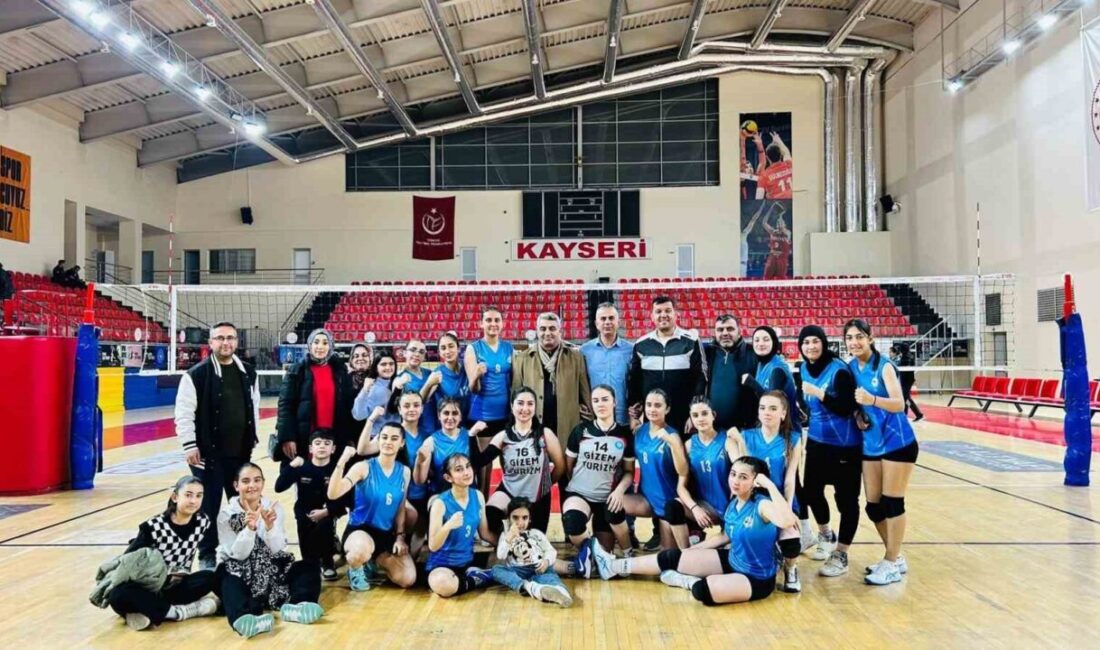 Tomarza Belediyespor Kız Voleybol Takımı, Kayseri'de Askon Erva Spor Kulübü'nü