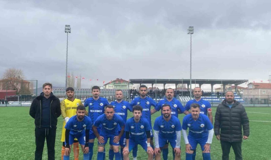 Tomarza Belediyespor, Sindelhöyükspor’u 4-2’lik skorla mağlup ederek zirve iddiasını sürdürdü. Tomarza Belediyespor, ağır yağış altında oynanan karşılaşmada Sindelhöyükspor'u 4-2 yenerek
