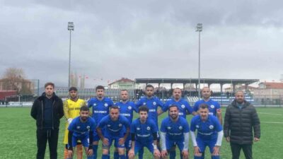 Tomarza Belediyespor, ağır yağış altında oynanan karşılaşmada Sindelhöyükspor'u 4-2 yenerek