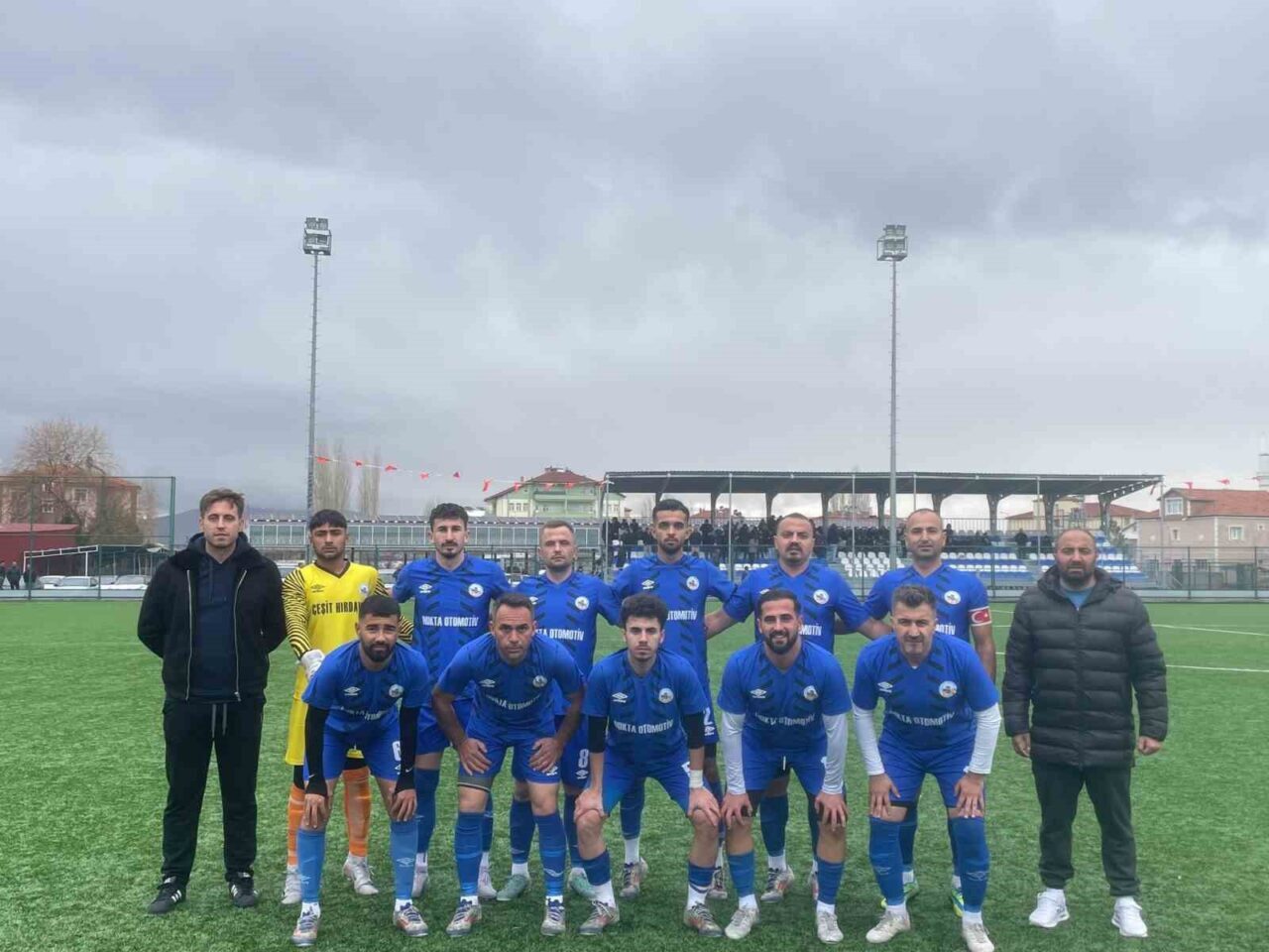 Tomarza Belediyespor, ağır yağış altında oynanan karşılaşmada Sindelhöyükspor'u 4-2 yenerek