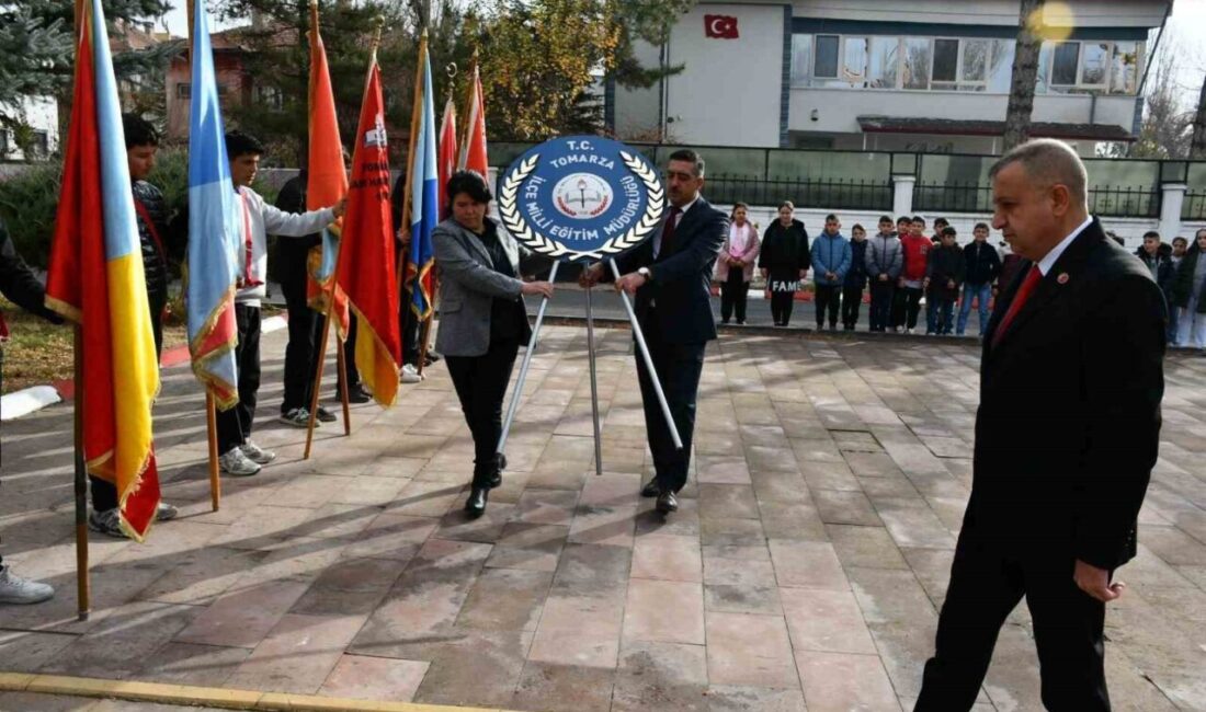 Tomarza ilçesinde 24 Kasım Öğretmenler Günü dolayısıyla çelenk sunma töreni