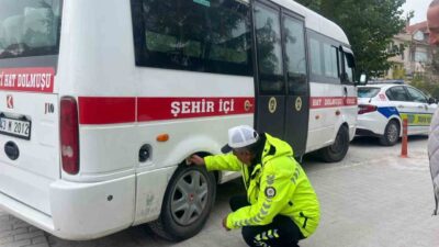 Kütahya'nın Tavşanlı ilçesinde kış ayları öncesi trafik ekipleri, araçların kış