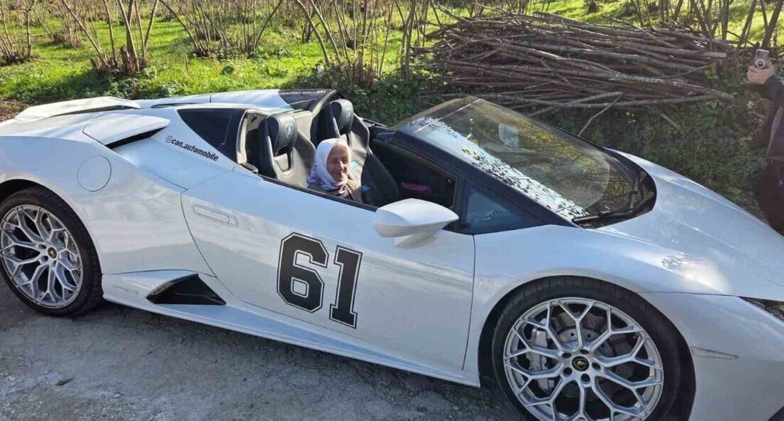 Almanya’dan Lamborghini ile Trabzon’a Dönen Muhammet Can, Memleketinde İlgi Odağı Oldu Almanya'da yaşayan Muhammet Can, memleketi Trabzon'a Lamborghini'siyle gelip dikkatleri üzerine