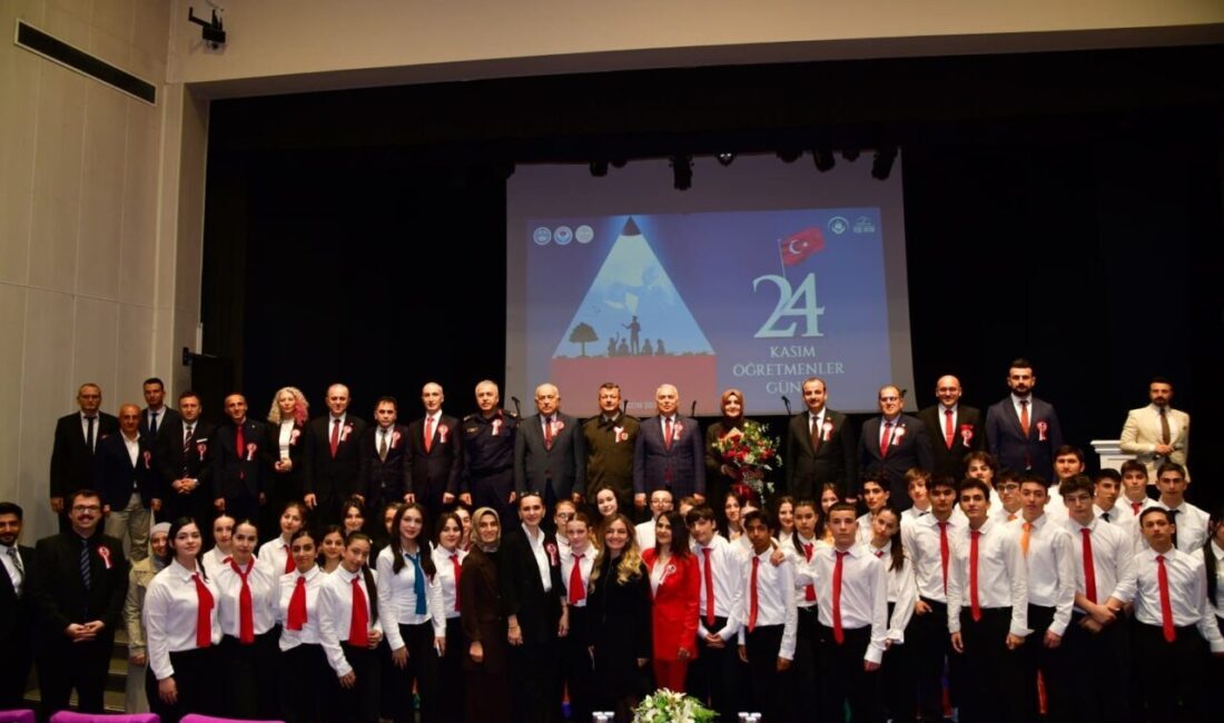 24 Kasım Öğretmenler Günü, Hamamizade İhsan Bey Kültür Merkezi'nde kutlandı.