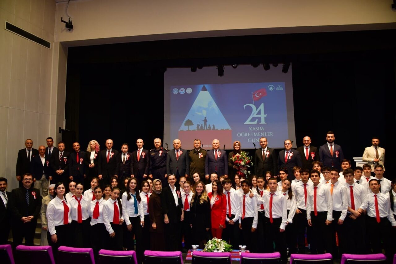 24 Kasım Öğretmenler Günü, Hamamizade İhsan Bey Kültür Merkezi'nde kutlandı.