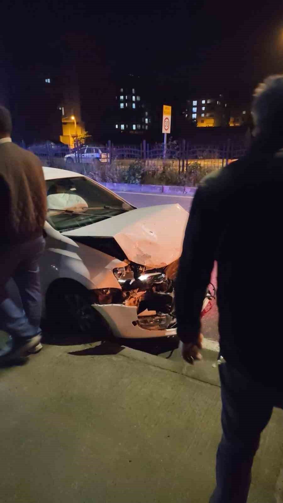 Trabzon'un Araklı ilçesinde yaşanan zincirleme trafik kazasında 3 kişi yaralandı.