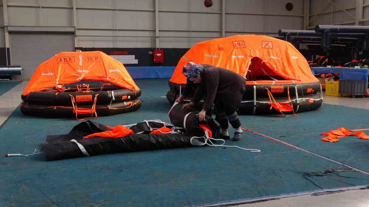 Trabzon'da, Akana Deniz Teknolojileri, yerli imkanlarla can salı üretiyor ve