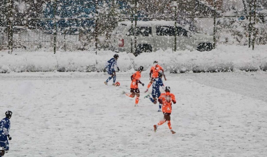 Trabzonspor, Hakkarigücü’nü Zorlu Bir Deplasmanda 2-1 Yenmeyi Başardı Trabzonspor, Kadın Futbol Süper Ligi'nin 9. haftasında Hakkarigücü'nü 2-1 mağlup