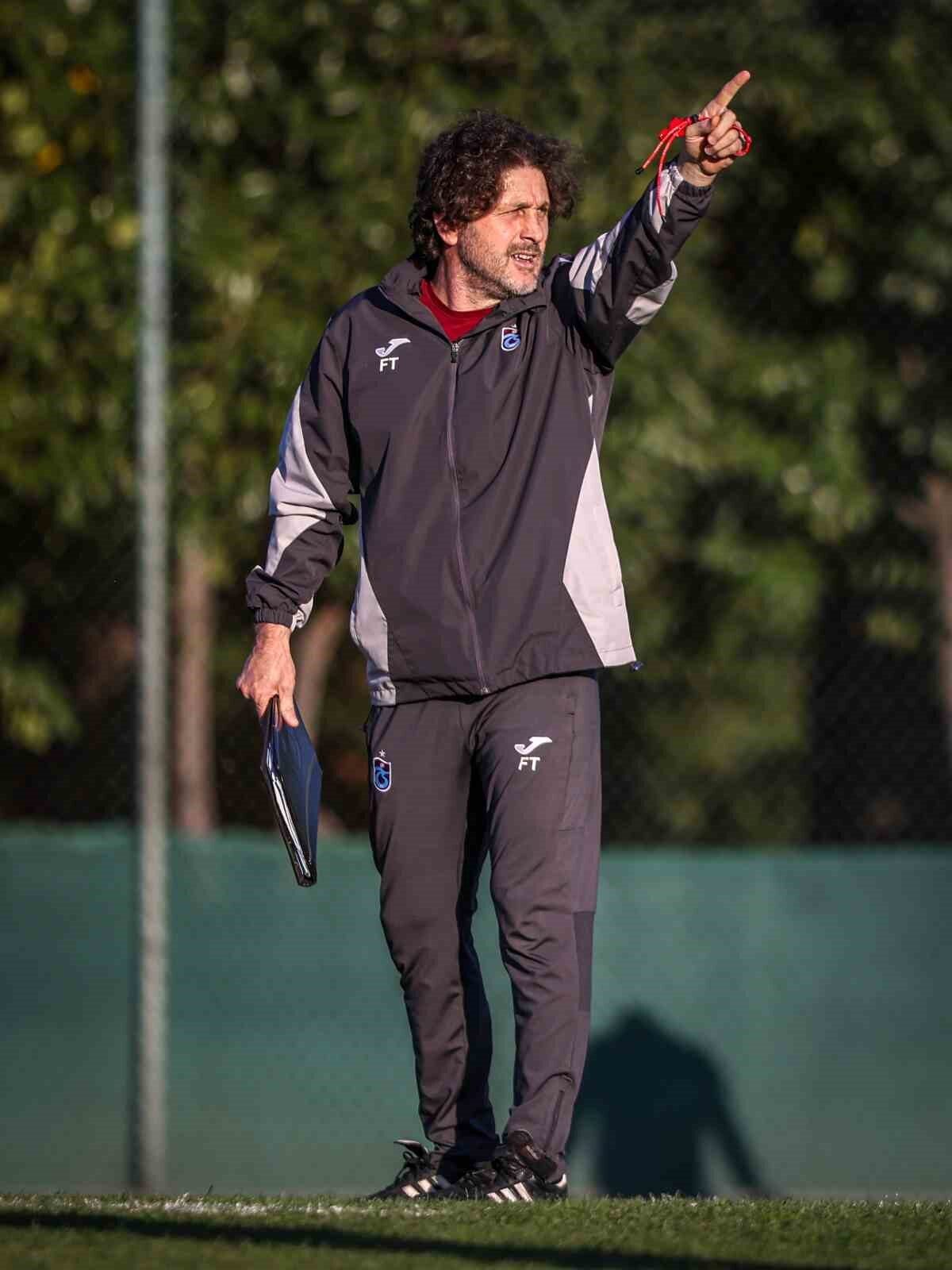 Trabzonspor, Süper Lig'in 13. haftasında Başakşehir'i 4-3 yenerek zirve mücadelesini