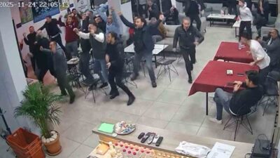 Düzce'de bulunan Trabzonlular Derneği'nde bir araya gelen Trabzonspor taraftarları, Trabzonspor'un