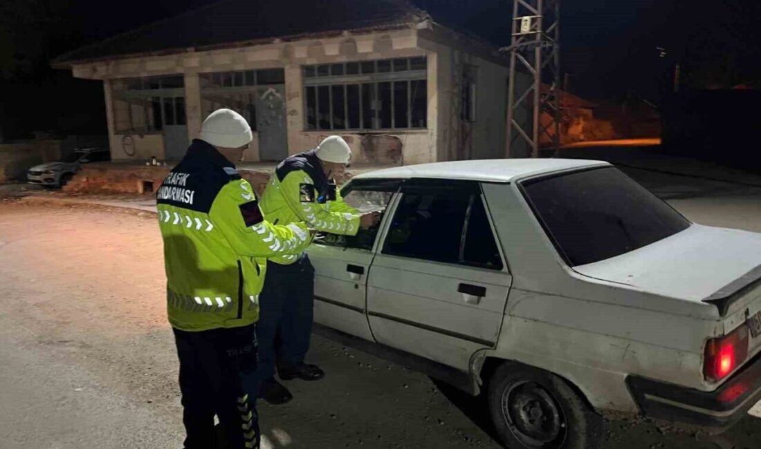 Yozgat’ta Jandarma Ekipleri Trafik Denetimlerinde Ceza Yağdırdı Yozgat'ta Jandarma, Sorgun, Sarıkaya ve merkez ilçelerde trafik denetimleri gerçekleştirdi.