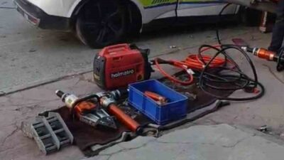 Manisa'nın Alaşehir ilçesinde bir trafik polis aracının tıra çarpması sonucu