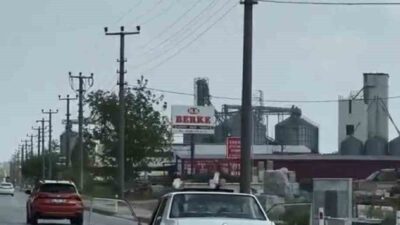 Sakarya'nın Adapazarı ilçesinde, 54 AR 698 plakalı bir otomobilin sürücüsü