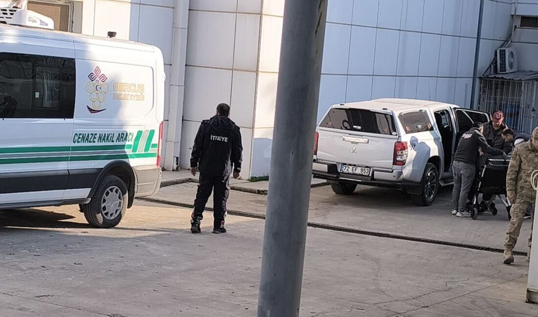 Batman'ın Gercüş ilçesinde tarlada çalışan 9 yaşındaki İsa Şimşek, traktörün