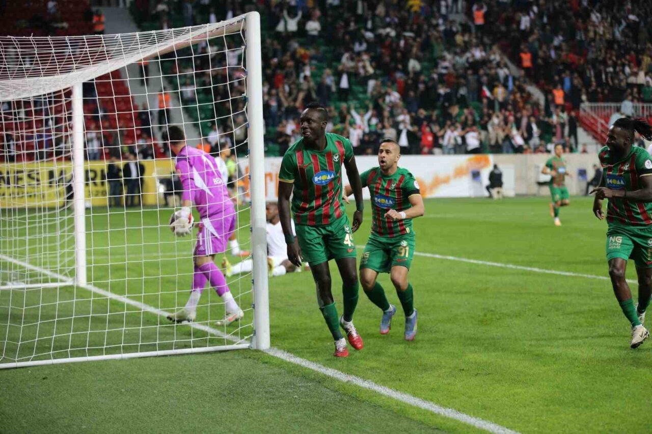Amed Sportif Faaliyetler, Hatayspor’u 2-1’lik skorla geçerek önemli bir galibiyet elde etti