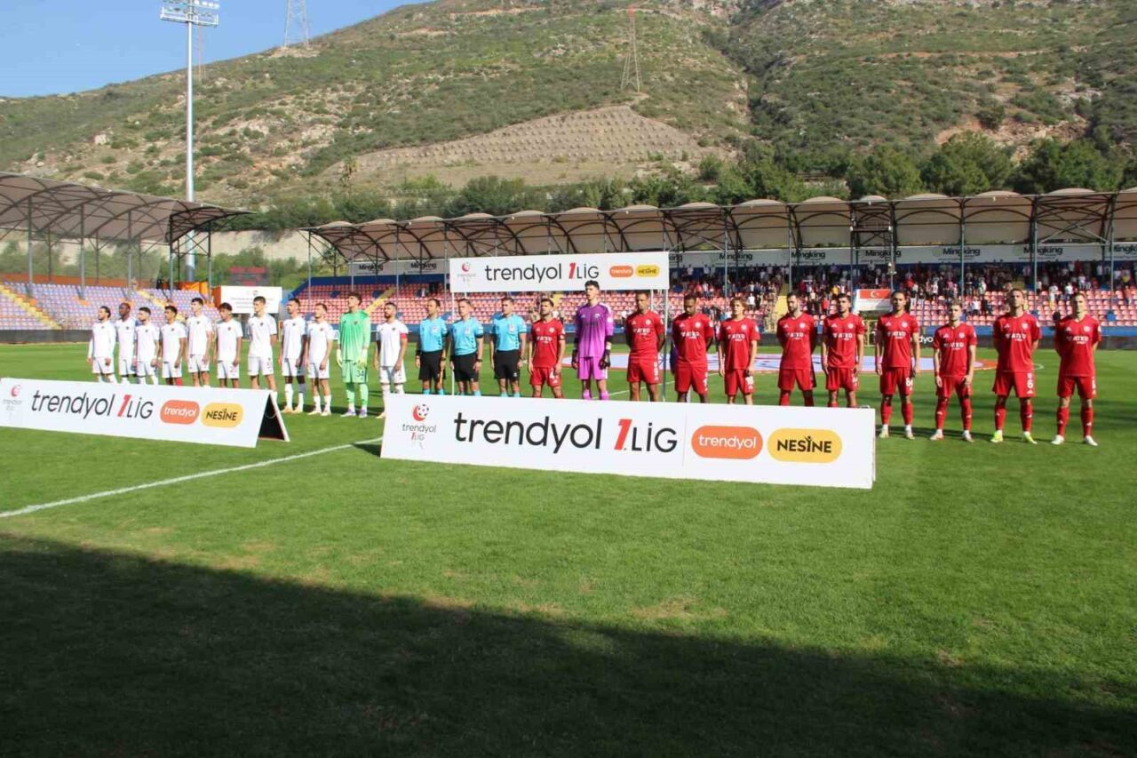 TFF Trendyol 1. Lig 14. hafta karşılaşmasında Atakaş Hatayspor, Pendikspor'a