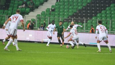 Trendyol 1. Lig'in 15. haftasında Sakaryaspor, evinde Ümraniyespor ile 1-1