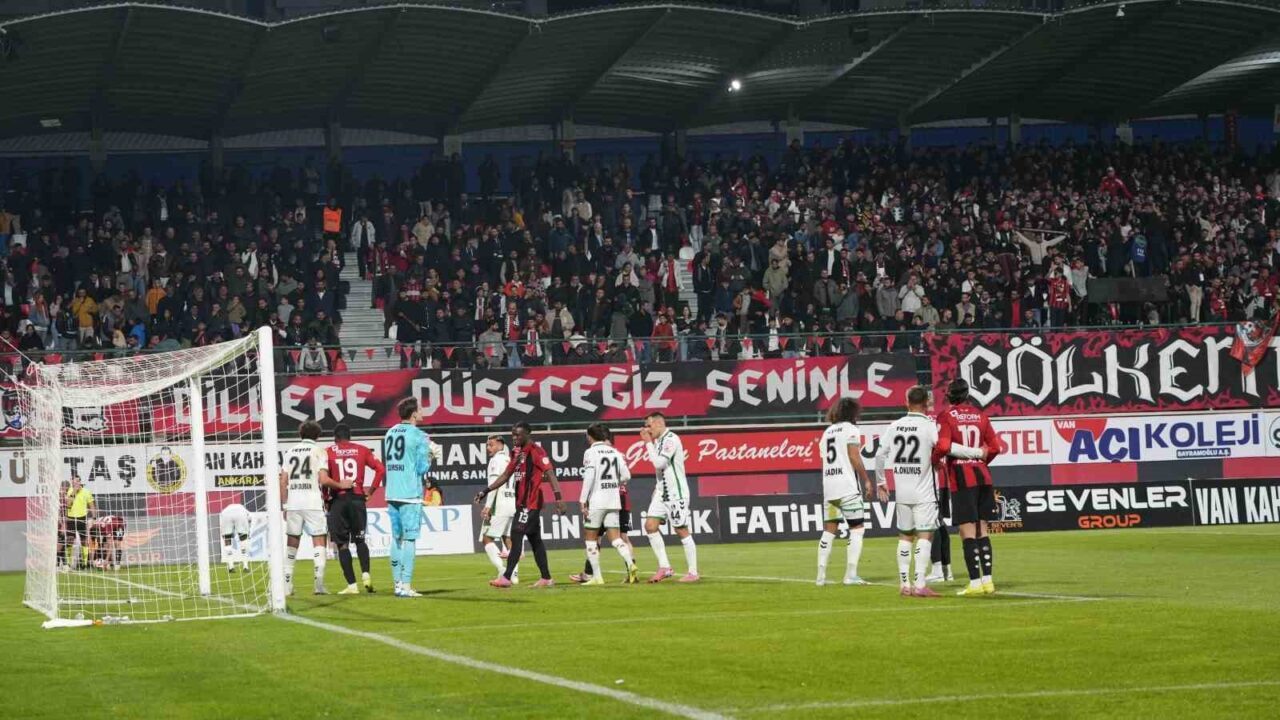 Vanspor FK, Sakaryaspor’u 3-2 mağlup ederek kritik bir galibiyet elde etti