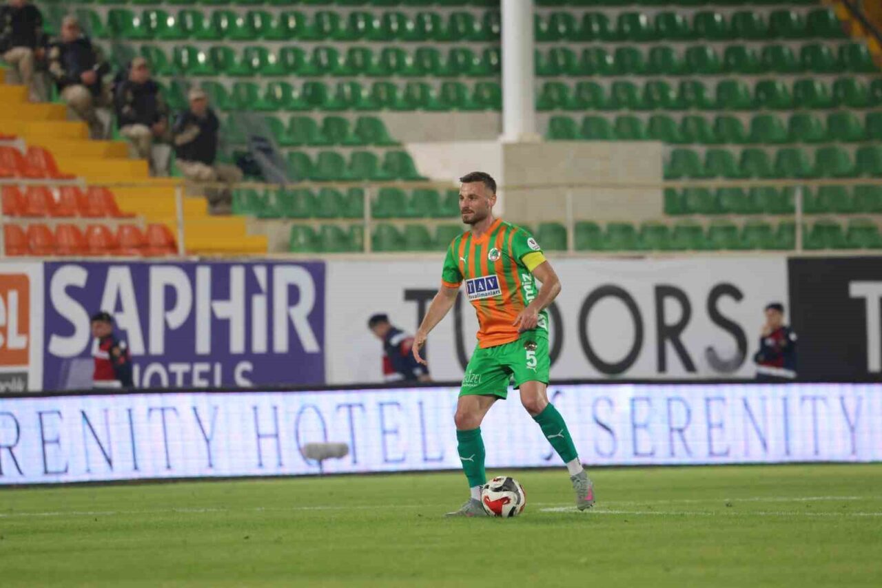 Alanyaspor, Kasımpaşa’yı 2-1 yenerek 13. haftayı galibiyetle kapattı
