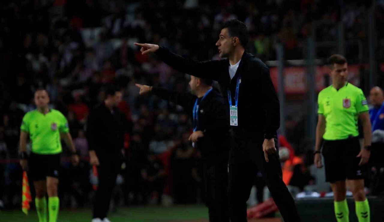 Trendyol Süper Lig’deki Antalyaspor ve Beşiktaş arasında oynanan maçta, ilk