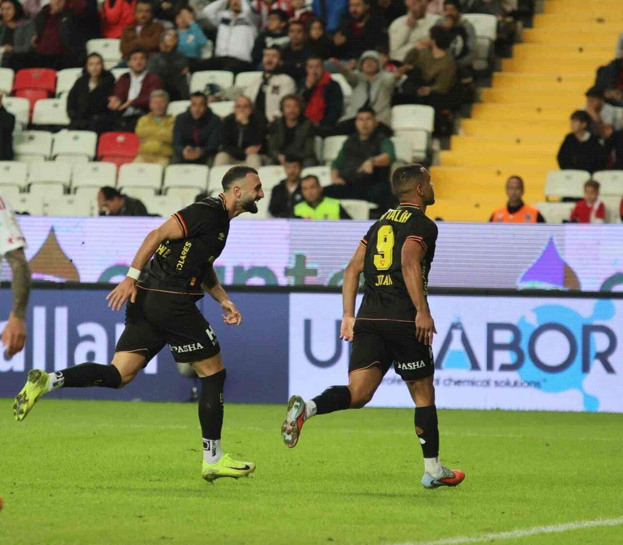 Trendyol Süper Lig'de Antalyaspor, 14. haftada Göztepe'ye 2-1 yenildi. Veysel