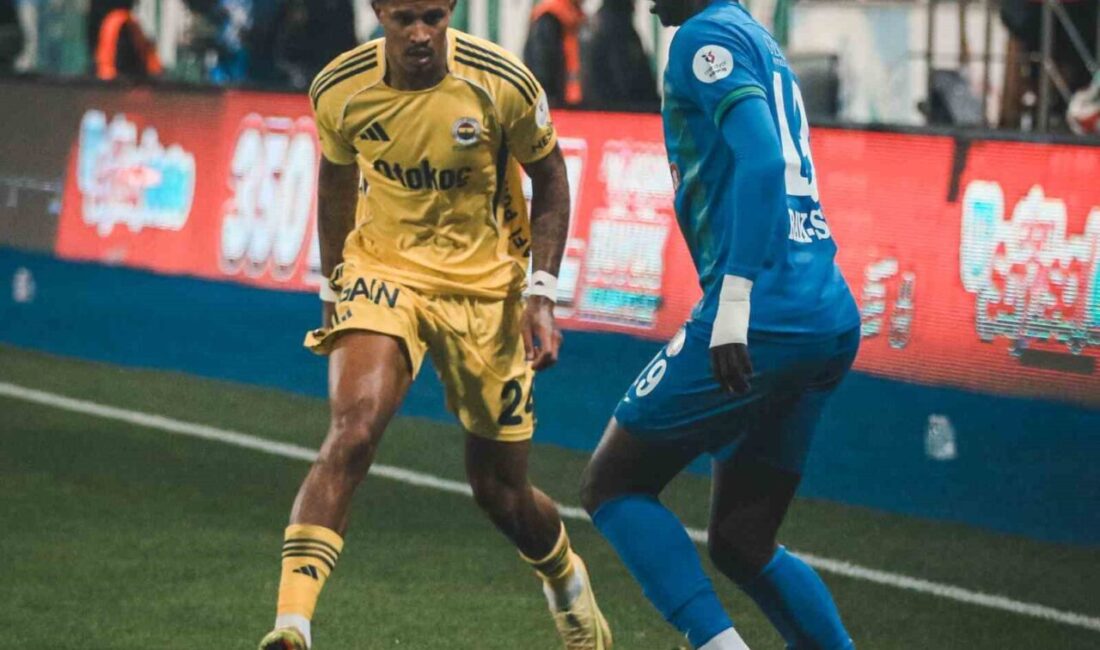 Çaykur Rizespor, Fenerbahçe’yi 2-0 ile geçerek ilk yarıyı önde tamamladı Trendyol Süper Lig'de Çaykur Rizespor, Fenerbahçe'yi konuk ediyor. İlk yarıda