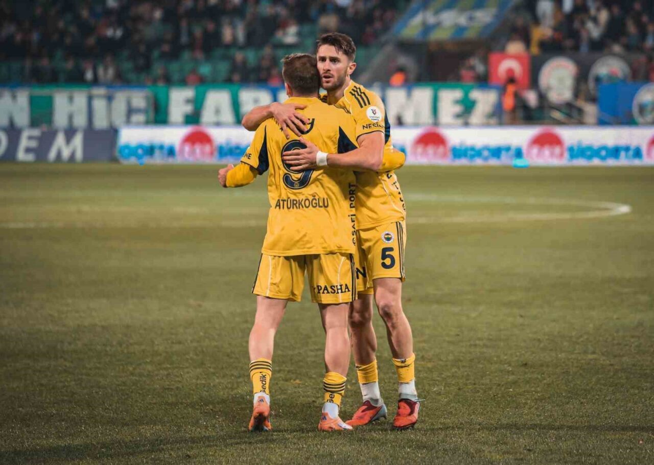 Trendyol Süper Lig'in 13. haftasında Çaykur Rizespor, 2-0 öne geçtiği