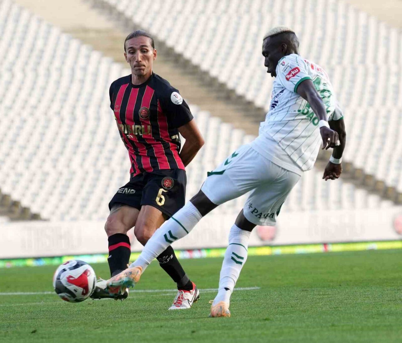 Trendyol Süper Lig'de Fatih Karagümrük, Konyaspor'u 2-0 yenerek önemli bir