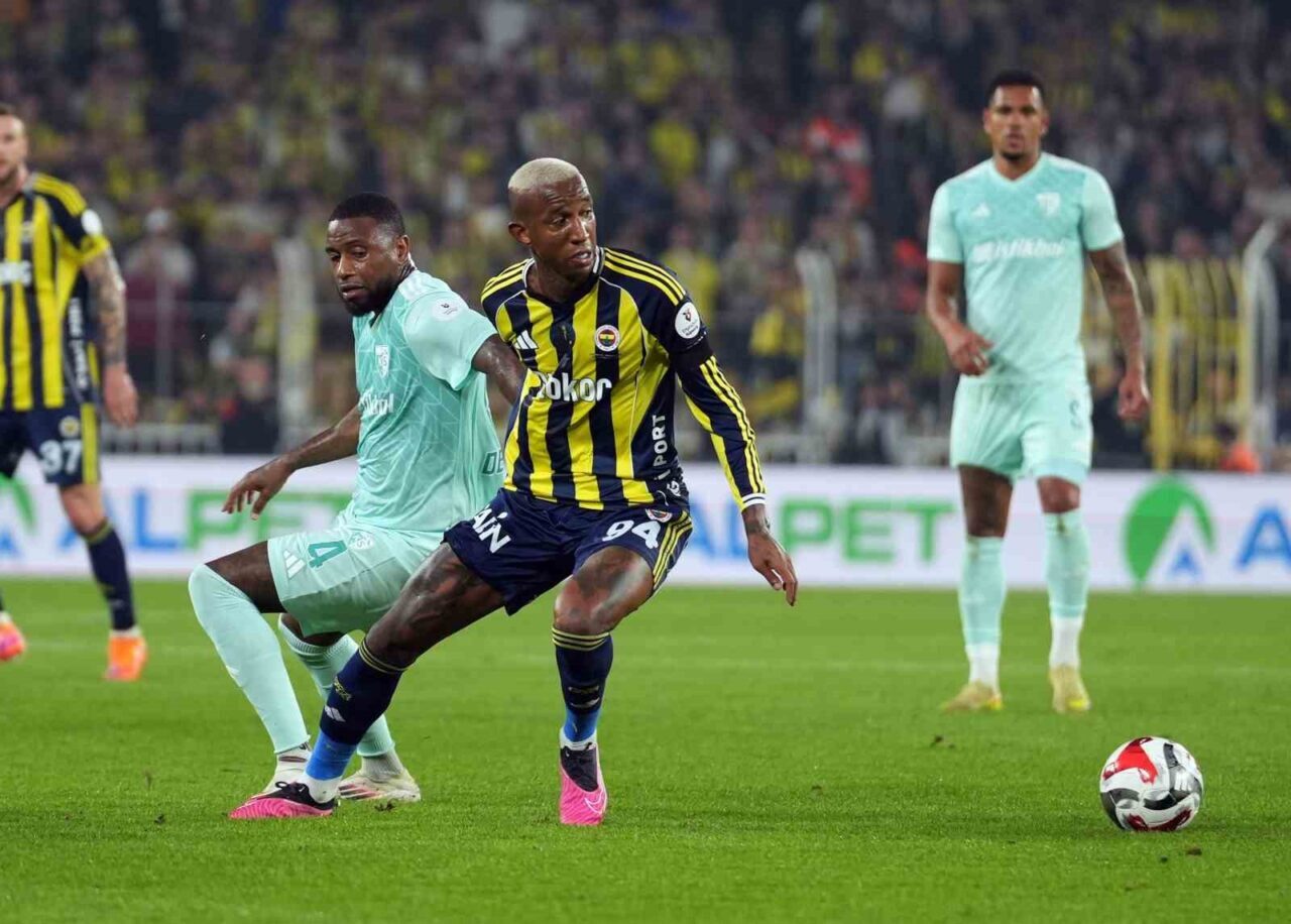 Trendyol Süper Lig'in 12. haftasında Fenerbahçe, Kayserispor'u 2-0 önde kapattığı