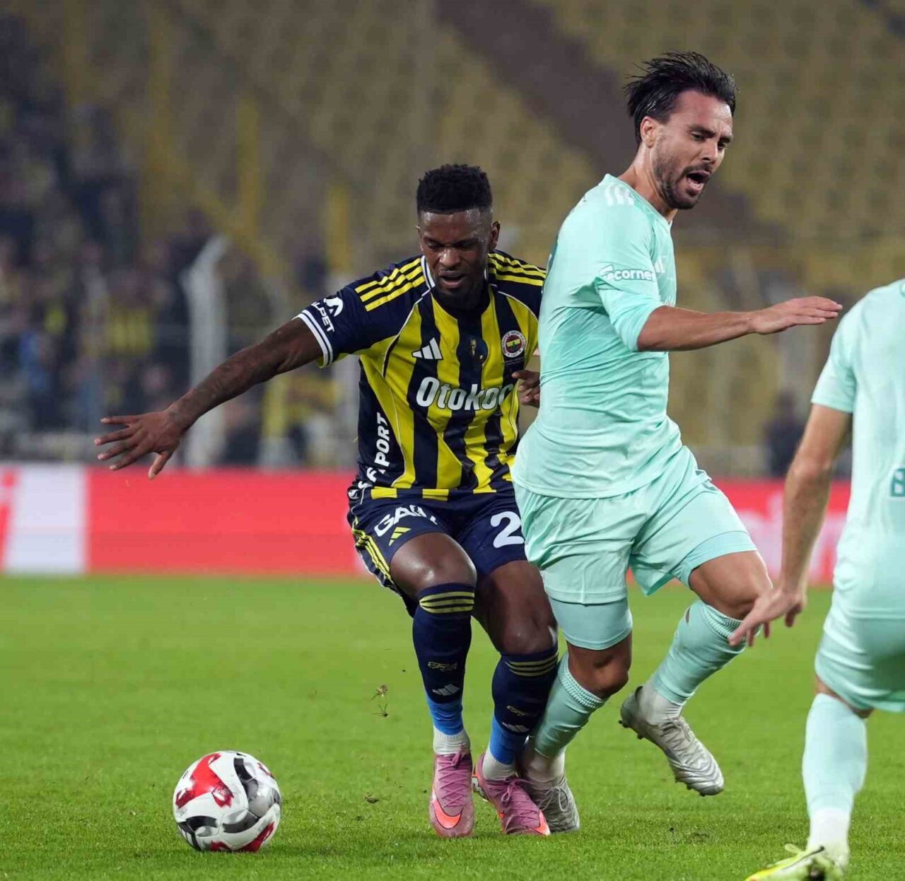 Fenerbahçe, Trendyol Süper Lig 12. haftasında Kayserispor'u 4-2 yenerek önemli