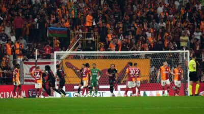 Trendyol Süper Lig'in 13. haftasında Galatasaray, Gençlerbirliği'ne 1-0 yenik durumda.