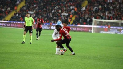 Gaziantep Futbol Kulübü, Trendyol Süper Lig'deki 14. hafta mücadelesinde Eyüpspor'a