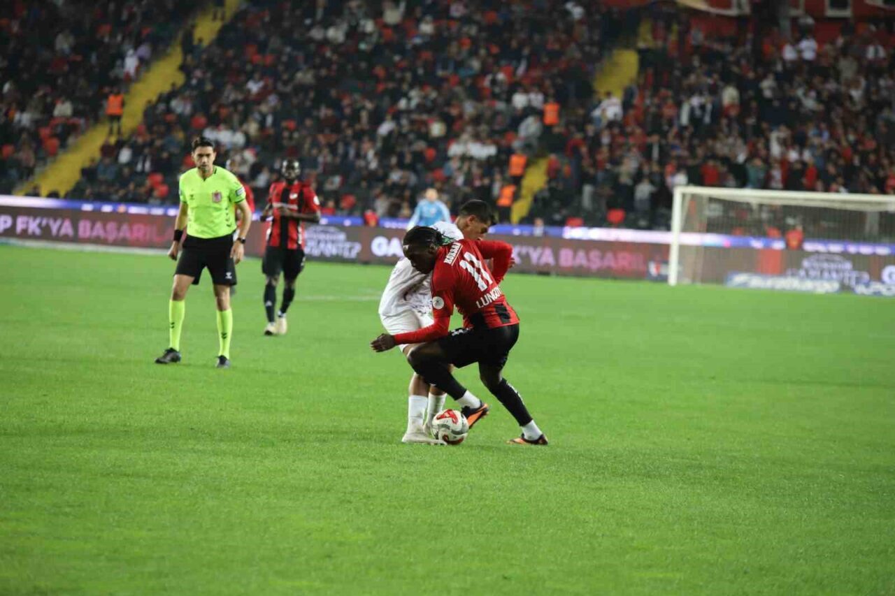 Gaziantep Futbol Kulübü, Trendyol Süper Lig'deki 14. hafta mücadelesinde Eyüpspor'a