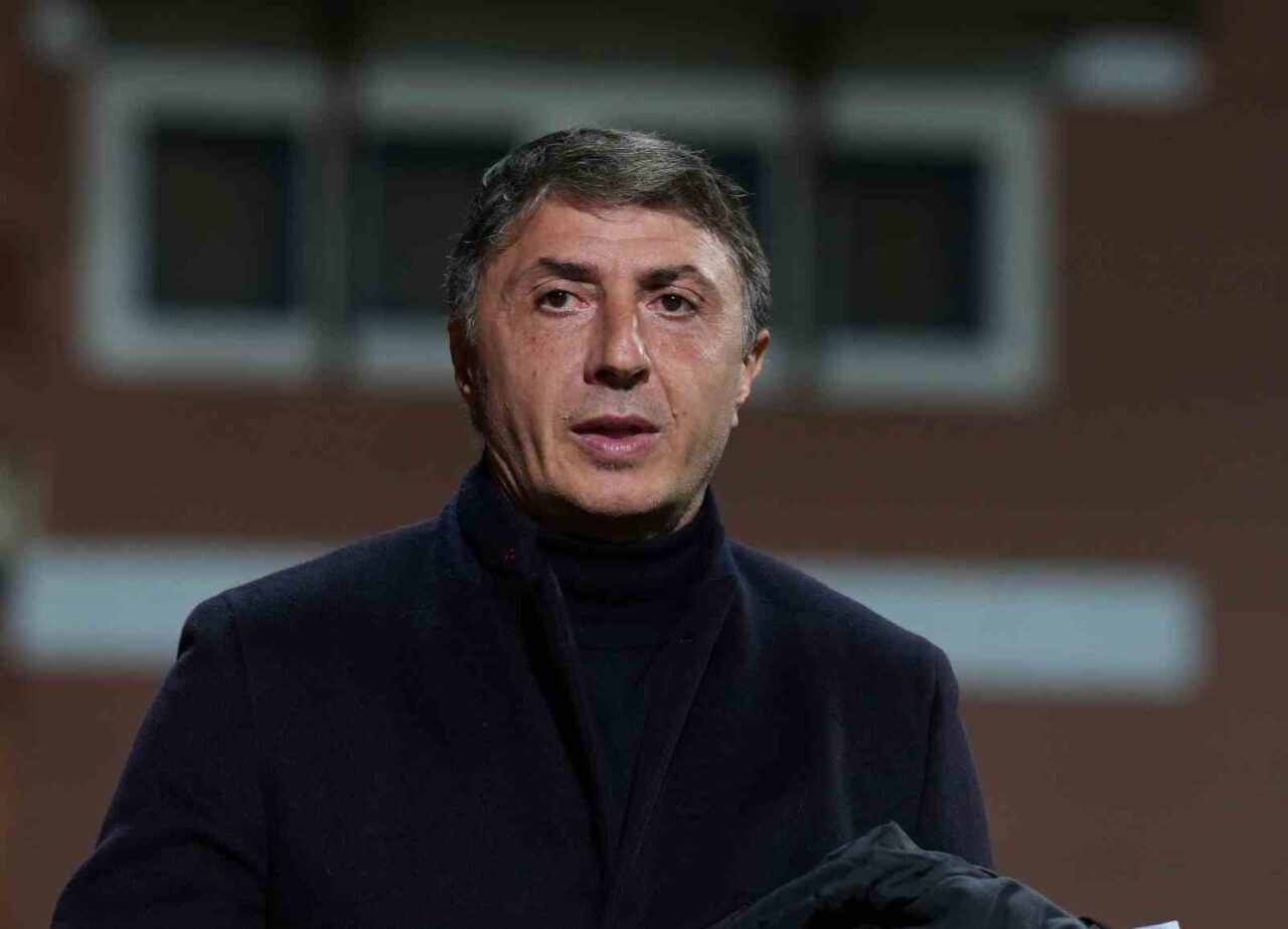 Kasımpaşa ve RAMS Başakşehir, Trendyol Süper Lig 14. haftasında karşı karşıya geldi, ilk çeyrek golsüz tamamlandı. Trendyol Süper Lig 14. haftasında Kasımpaşa, evinde RAMS Başakşehir ile