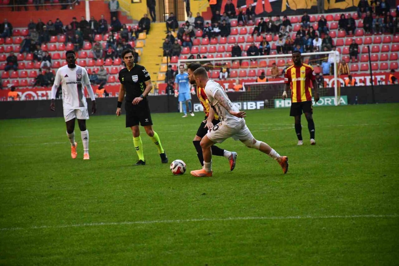 Trendyol Süper Lig’de Kayserispor, Gaziantep FK’ya 3-0 yenilerek sahasında beklenmedik