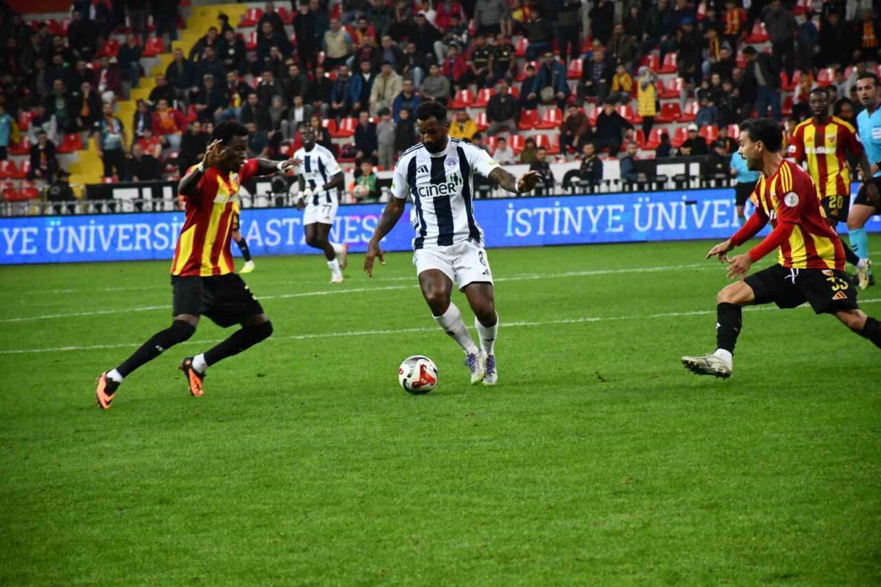 Kayserispor, Kasımpaşa’yı 3-2’lik skorla geçerek Süper Lig’de önemli bir galibiyet elde etti.