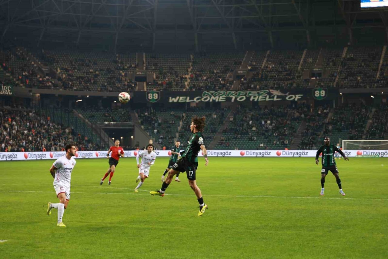 Trendyol Süper Lig'in 14. haftasında Kocaelispor, Gençlerbirliği'ni 1-0'lık skorla önde