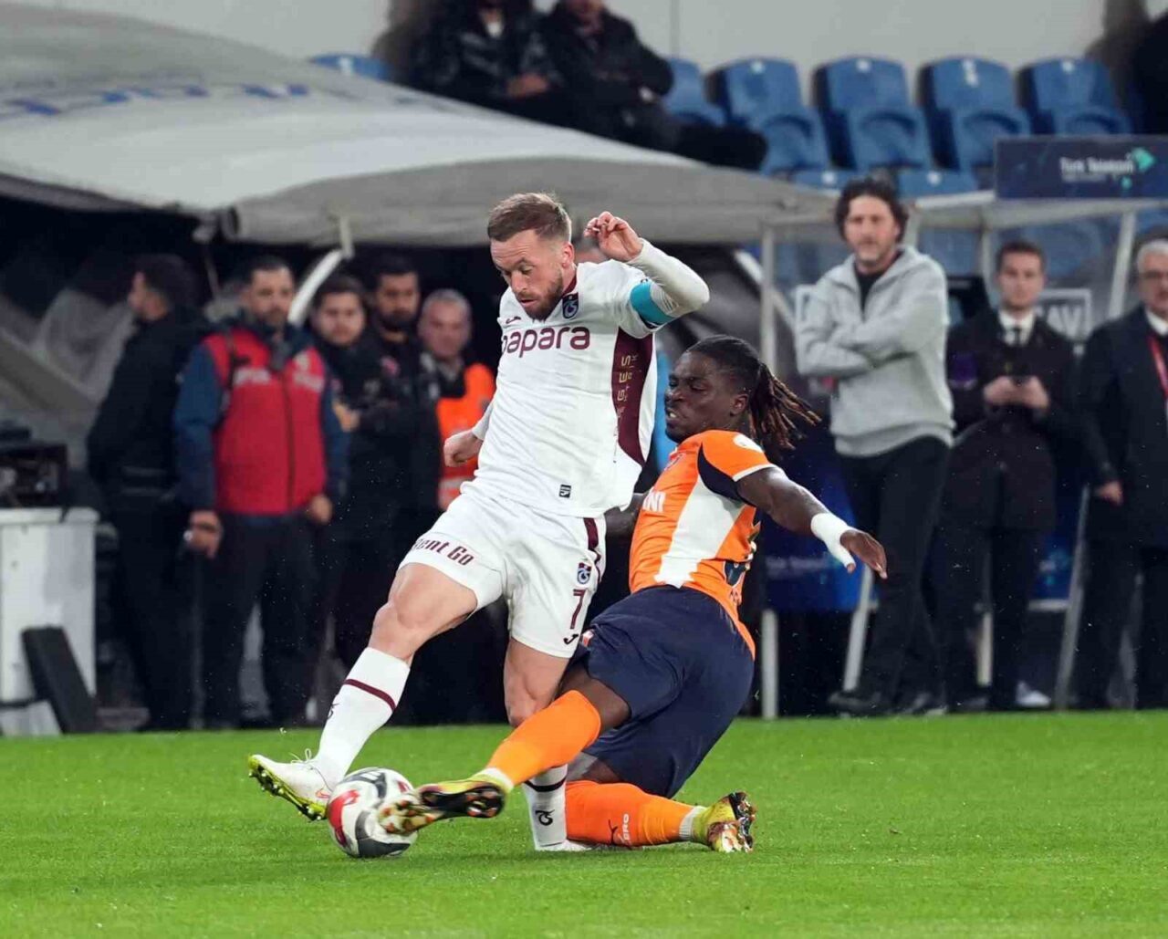 Trendyol Süper Lig'in 13. haftasında RAMS Başakşehir, Trabzonspor ile karşı