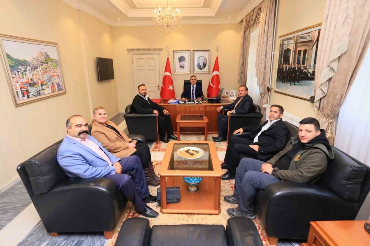 Muğla'da TSYD tarafından düzenlenen programda Kemal Çağlayan ve ilçe temsilcileri,