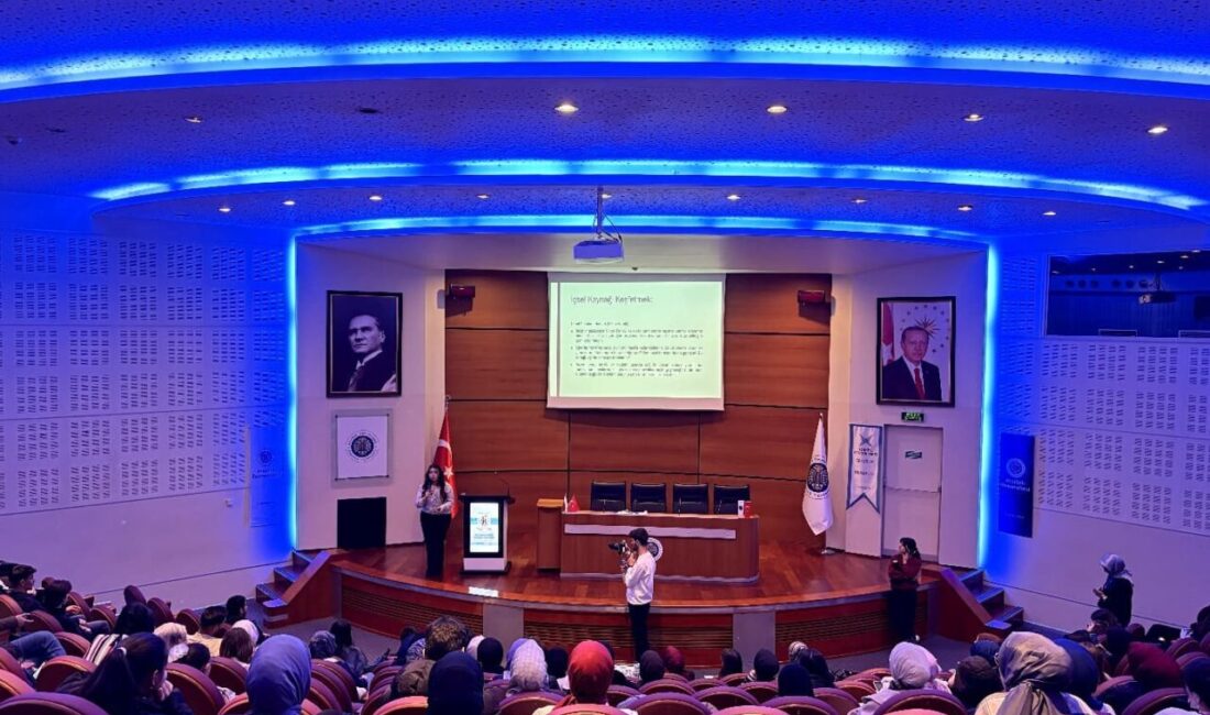 TÜGVA, Erzurum’da Gençlere Umut Aşılayan Söyleşi Gerçekleştirdi TÜGVA, Erzurum'da "Zor Zamanlarda Umudu Korumak" programında gençlerle bir araya