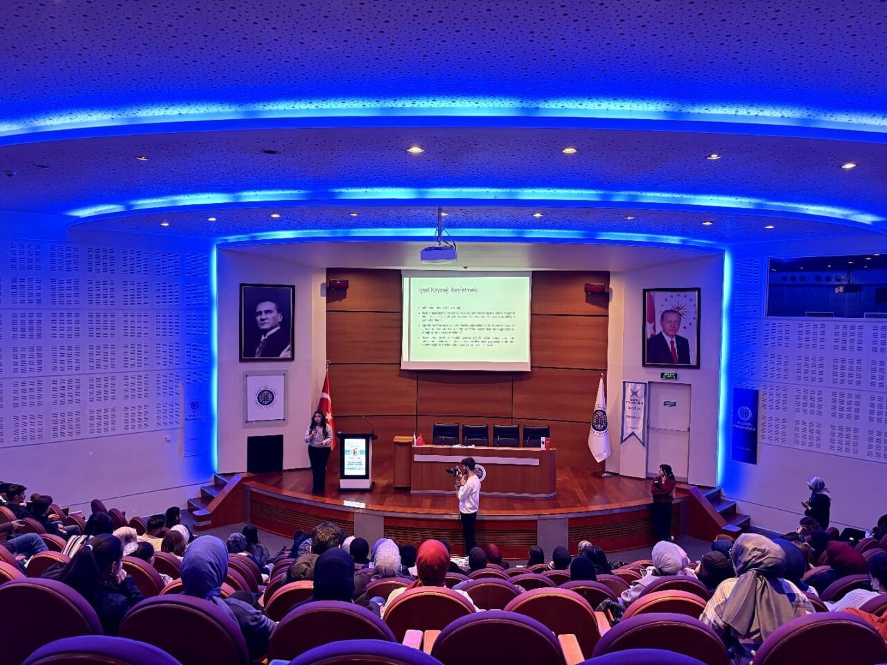 TÜGVA, Erzurum'da "Zor Zamanlarda Umudu Korumak" programında gençlerle bir araya