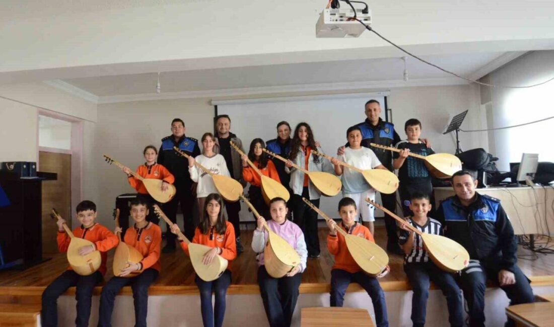 Tunceli’de Emniyet Müdürlüğü, Çocukların Gelişimi İçin Okullarda Kurslar Açtı ve Piknik Etkinliği Düzenledi Tunceli Emniyet Müdürlüğü, öğrencilere yönelik kişisel gelişim projeleri kapsamında çeşitli