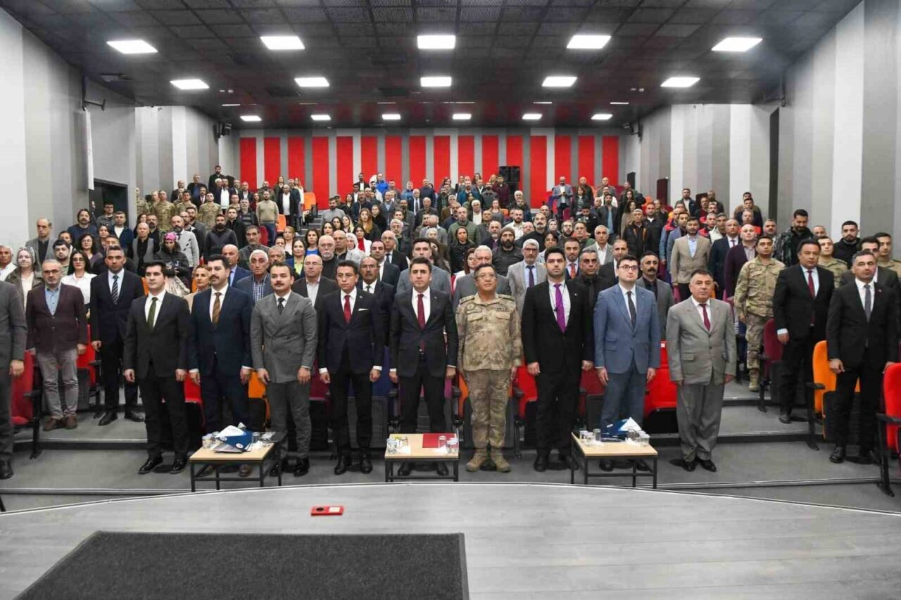 Tunceli’de düzenlenen bilgilendirme toplantısında girişimcilere devlet destekleri hakkında bilgi verildi.