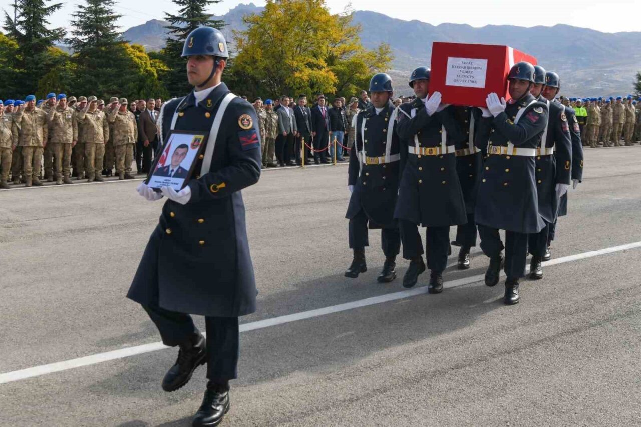 Tunceli'de gece saatlerinde gerçekleşen trafik kazasında hayatını kaybeden Jandarma Uzman