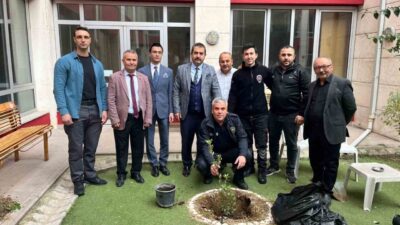 Manisa'nın Turgutlu ilçesinde, Cumhuriyet Başsavcısı Bahri Yalçınöz ve adliye çalışanları,