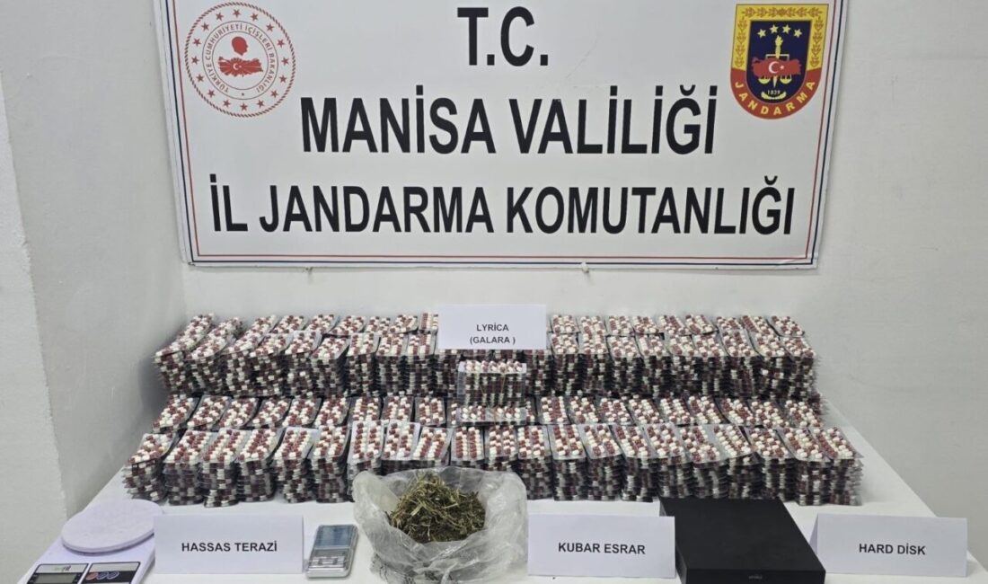 Manisa'nın Turgutlu ilçesinde yapılan operasyonda 18 bin 277 sentetik ecza