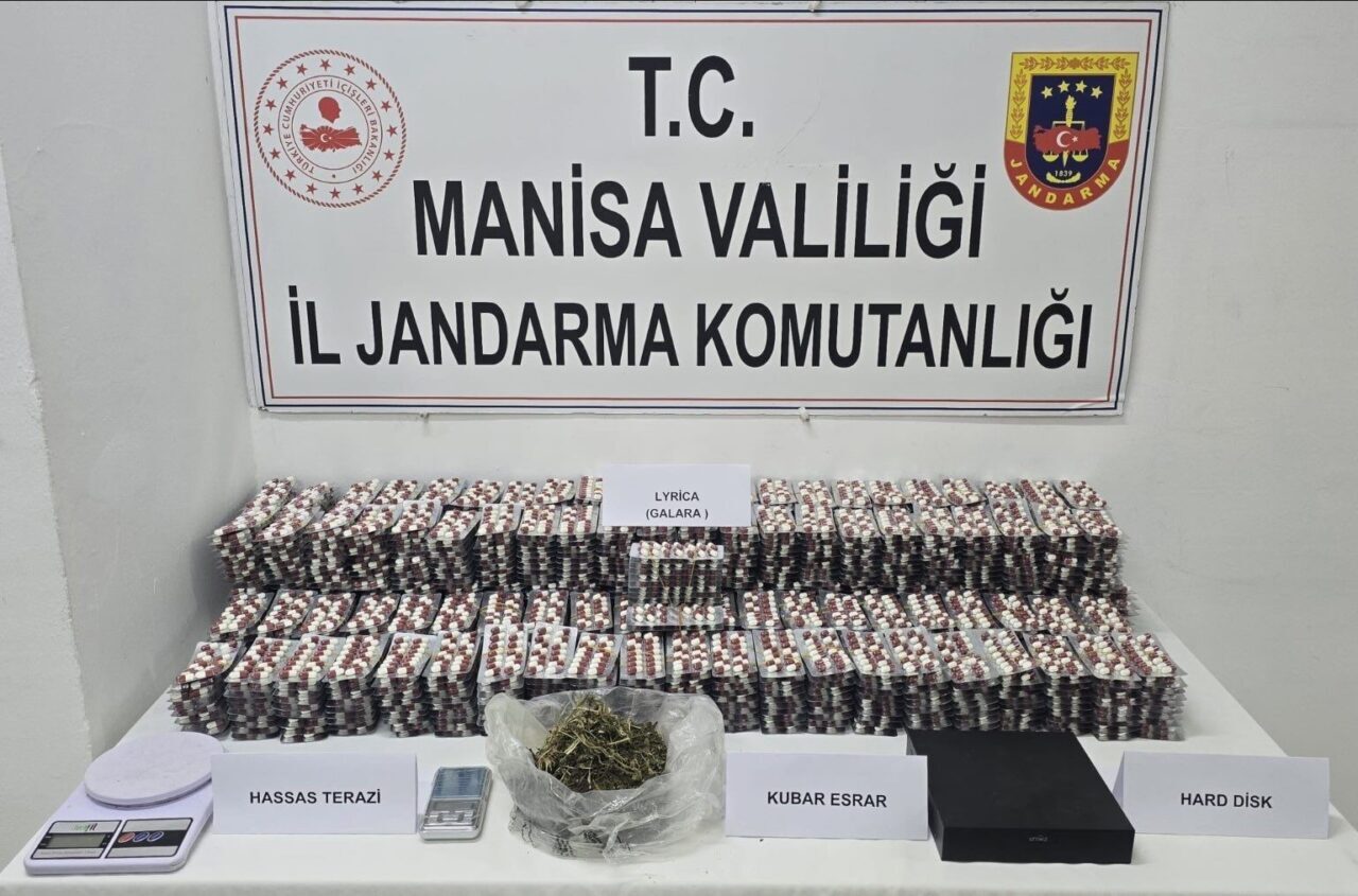 Manisa'nın Turgutlu ilçesinde yapılan operasyonda 18 bin 277 sentetik ecza